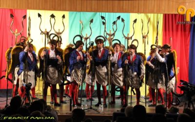 La comparsa La Conciencia abría la noche de actuaciones carnavalescas en la Casa de la Cultura