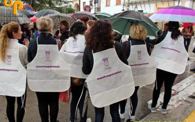 Rambleñas y rambleños participan en la concentración celebrada en la Plaza de la Constitución por el Día Internacional de las Mujeres