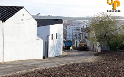 Comienzan los trabajos de saneamiento y pavimentado de la calle Fuente Nueva una vez finalizada la campaña de la aceituna