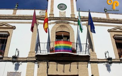 El Ayuntamiento de La Rambla se une al Día Internacional del Orgullo LGTBI con la colocación de la bandera Arco Iris en el balcón de la Casa Consistorial