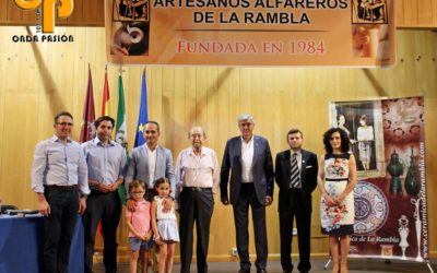 La Asociación de Artesanos Alfareros de La Rambla concedió un año más los títulos de «Alfareros Honoríficos» en la Gala del Día del Alfarero