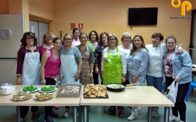 45 hombres y mujeres aprenden a elaborar recetas de cocina mozárabe en un taller de las Jornadas de la Mujer Rural en La Rambla