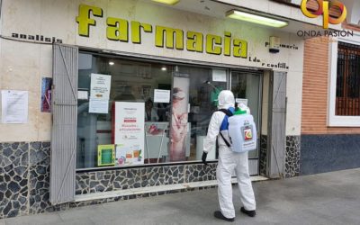 La Diputación de Córdoba desinfecta las calles de los setenta municipios de la provincia menores de 20.000 habitantes donde se encuentran ubicados los comercios de alimentación y las farmacias