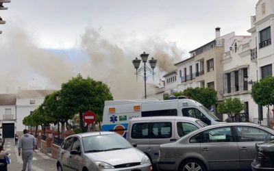 El hollín de una chimenea produce una gran humareda en una vivienda de La Rambla