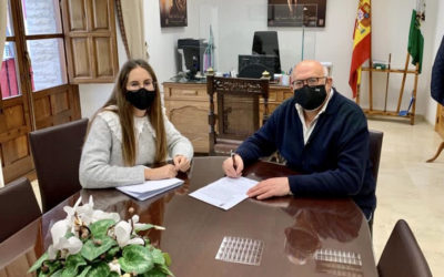 El Ayuntamiento de La Rambla firma un convenio con FAEMER para incentivar las ventas en el comercio local