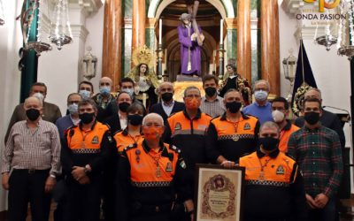 La Hdad. de Ntro. Padre Jesús Nazareno hace un reconocimiento a la labor de la Agrupación de Voluntarios de Protección Civil de La Rambla