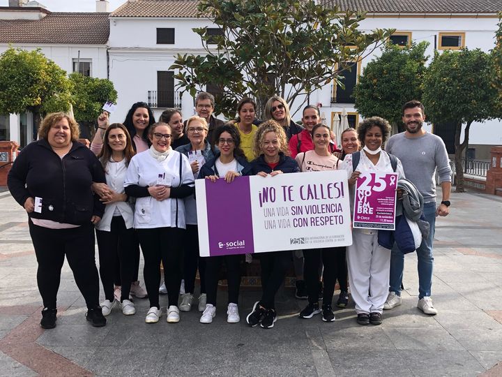 Trabajadoras del servicio de ayuda a domicilio de La Rambla han participado este 25N en la manifestación virtual contra la violencia de género Una Vida Sin Violencia